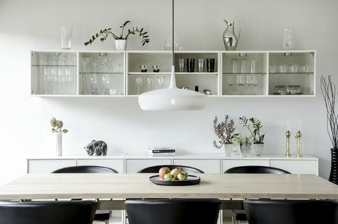 Vita koppenhágai Clava lámpaernyő matt fehér étkezőben