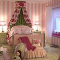 rózsaszín, zöld és fehér lány hálószoba