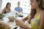 15 Vacsoraasztal-szabályok, amelyeket anyák szerint soha nem szabad megbontani