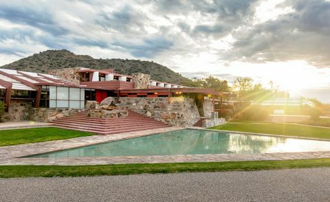 Taliesin West épület vízzel elölről, Frank Lloyd Wright tervezte