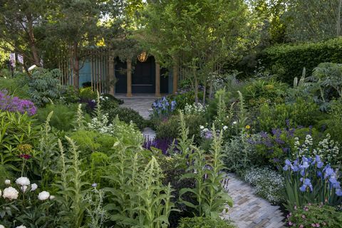 chelsea virágbemutató 2022 az rnli kert, amelyet chris beardshaw tervezett, az rnli királyi nemzeti mentőcsónak intézményt támogató projekt támogatásával