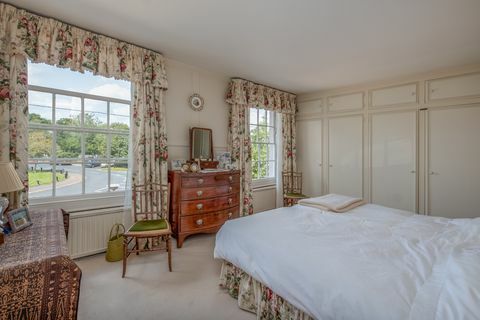A Rose Cottage, a Pink Panther színész, David Niven gyermekkori otthona Bembridge faluban, a Wight-szigeten 975 000 fontért eladó.