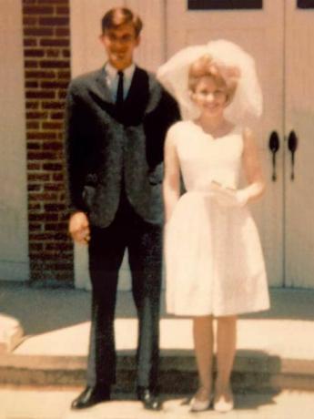 Dean és Dolly Parton esküvőjük napján, 1966. május 30-án.