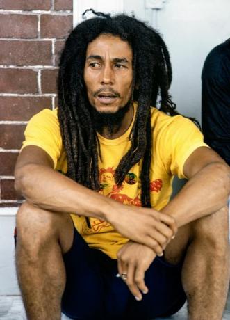 bob marley a háza előtt, kingston jamaica 1979