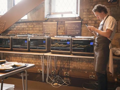 Tom Kitchin főzés a Tower Bridge sétányon, kizárólag a Panasonic Combination Microwaves 2 segítségével