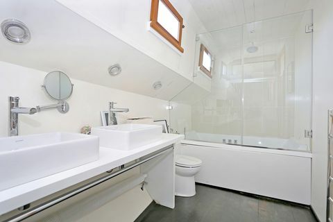 Családi fürdőszoba hely - ház csónak eladó