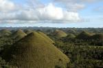 A Fülöp-szigeteken található Chocolate Hills a következő úticél