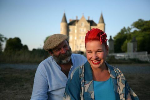 Dick és Angel Strawbridge menekül a Chateau-ból