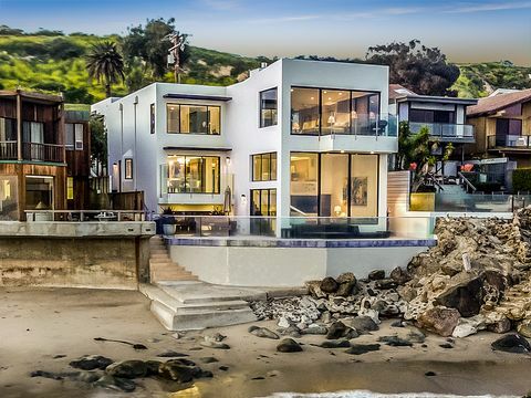 Eladó Barry Manilow korábbi tengerparti ház, a kaliforniai Los Angeles-i Malibuban