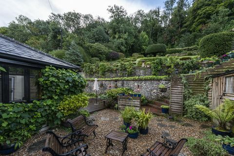 gyönyörű ház eladó milton abbas falu szívében, dorset