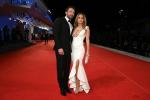 Lásd Jennifer Lopez és Ben Affleck vörös szőnyeges bemutatóját a velencei filmfesztiválon 2021 -ben