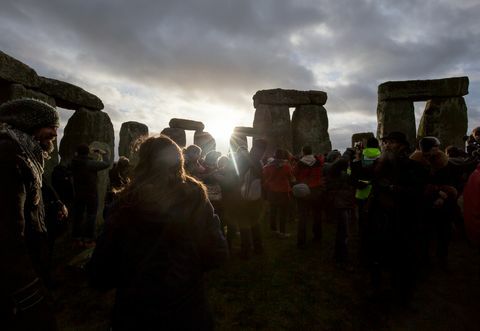 A druidák ünneplik a téli napfordulókat Stonehenge-ben