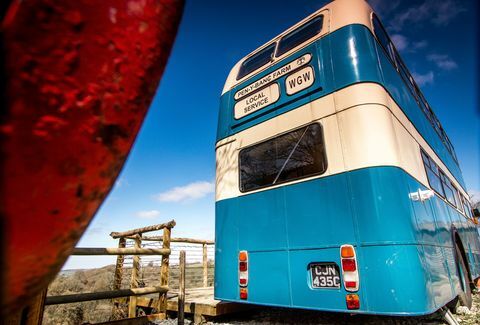 Maradjon átalakított vintage Decker buszon a walesi vidéken