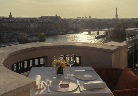 cheval blanc paris hotel, pont neuf, eiffel -torony