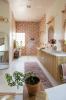 Bari Ackerman tervező hogyan alakított át egy vad fürdőszobát rózsaszín oázissá?