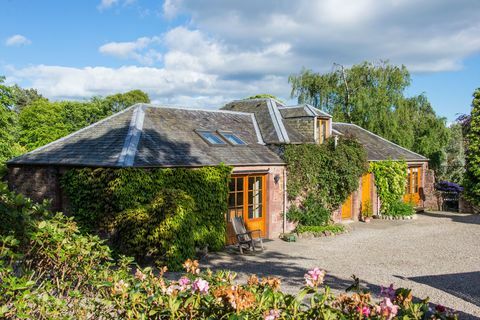 Delford ház eladó a festői Kinnaird faluban, Perthshire-ben