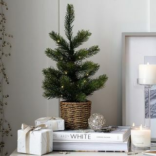 Előre megvilágított mini karácsonyfa – 1,5 láb