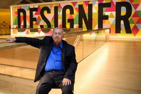 london, anglia, november 17, terence conran tervező jelent az új dizájnmúzeum megnyitóján, 2016. november 17-én, Londonban, Angliában. beruházás, a tervezési múzeum régi helyéről egy John Pawson által tervezett új helyiségbe költözött a kensingtoni főutcán, amely több mint háromszor akkora, mint az előző épület, az eredeti múzeumot Terence Conran alapította 1989-ben, és népszerűsége nőtt, mióta Carl Courtgetty fényképe képek