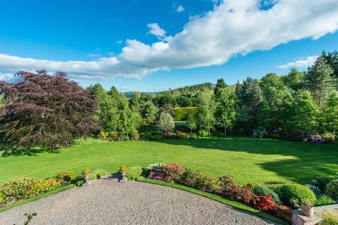 Delford ház eladó a festői Kinnaird faluban, Perthshire-ben