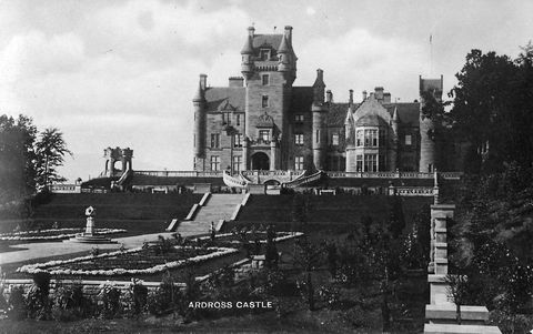 A BBC az árulók című filmet az Ardross kastélyban forgatták, invernesstől északra, a skót felföldön
