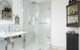 Egy elbűvölő papucsfürdő a szüreti stílusú fürdőszoba csillaga