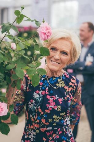 Hírességek a David Austin Roses Secret Garden kiállításán, a Chelsea Flower Show 2019-en