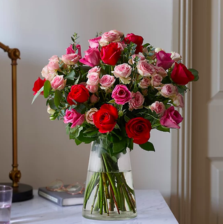 Valentin-napi rózsaszín vegyes rózsák (2022. február 9-től leszállítva)