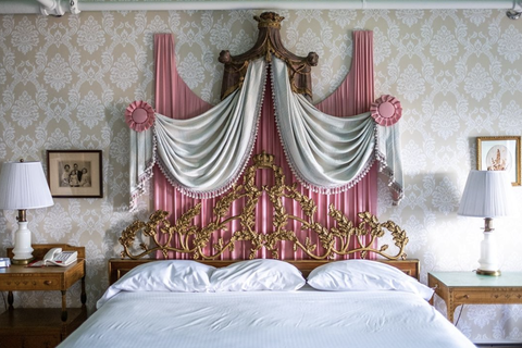 grand hotel szoba királyi hálószobával