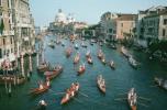 Velence felszámítja a belépési díjat a nappali látogatók számára, a fennmaradó adóra építve az éjszakai turisták számára