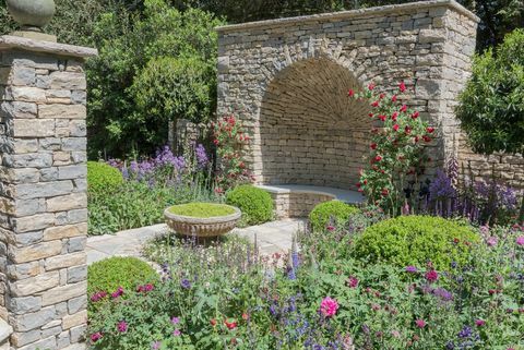 The Claims Guys: Nagyon angol kert, amelyet Janine Crimmins tervezett - Kézműves kert - Chelsea Flower Show 2018