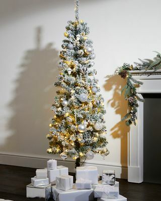 6 láb előre megvilágított vékony, havas karácsonyfa