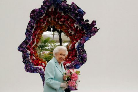 Nagy-Britannia Erzsébet királynője Viru virágüzlet által tervezett virágos tisztelgéssel ünnepelte 90. évfordulója alkalmából Carter, az új Covent Garden virágpiac standján az RHS Chelsea Flower Show 2016-ban Londonban, Egyesült Királyság 23, 2016.