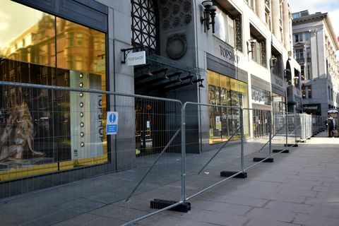 London, Egyesült Királyság 2021. február 12. A topshop immár az asos része, az oxford streeti zászlóshajó üzlet most el van kerítve és kiürítve