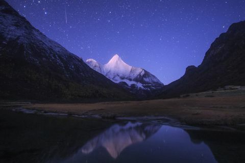 egy orionid meteor steak a jampayang hó hegyén Kínában