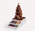 A belga Chocolatier Pierre Marcolini életre méltó csokoládé karácsonyfát készít