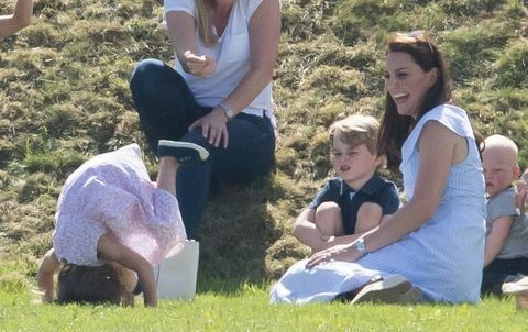 George Prince és Charlotte hercegnő játszik Kate Middletonnal