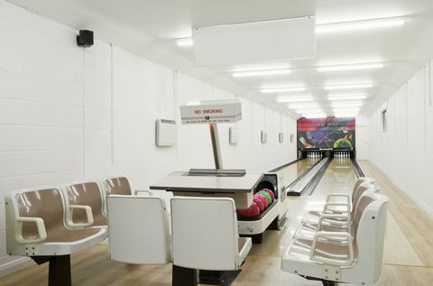 8 szobás családi ház Berkshire-ben - beltéri bowlingpálya