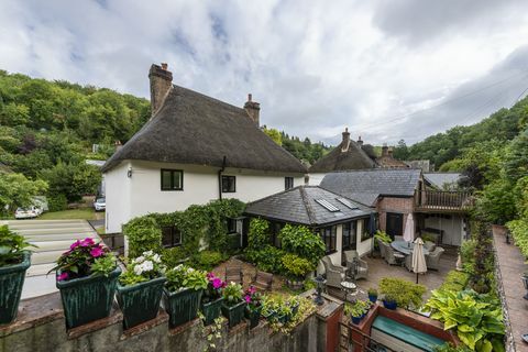 gyönyörű ház eladó milton abbas falu szívében, dorset