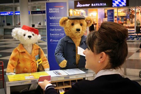 Steiff - Mr. és Mrs. Bair Heathrow érkezésekor