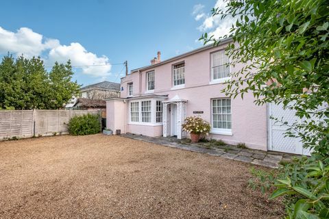 A Rose Cottage, a Pink Panther színész, David Niven gyermekkori otthona Bembridge faluban, a Wight-szigeten 975 000 fontért eladó.