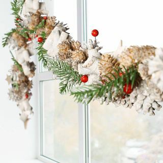 Pezsgő hóporos skandináv karácsonyi koszorú