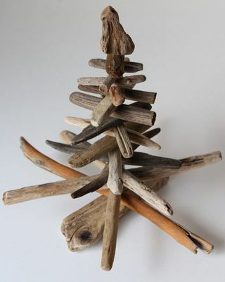 Driftwood karácsonyfa fa díszítéssel