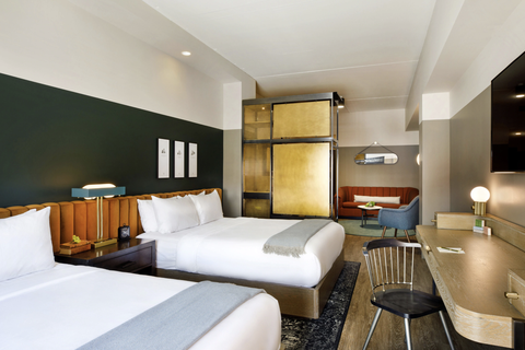 szállodai szoba két ággyal
