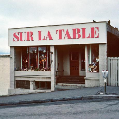 sur la table 50 év