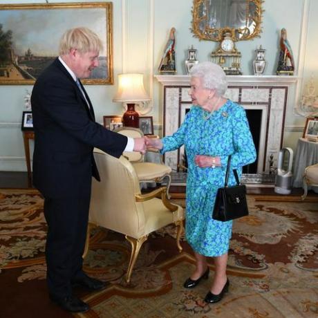 királynő elizabeth boris johnson