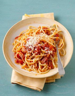 linguine paradicsommal és mozarella