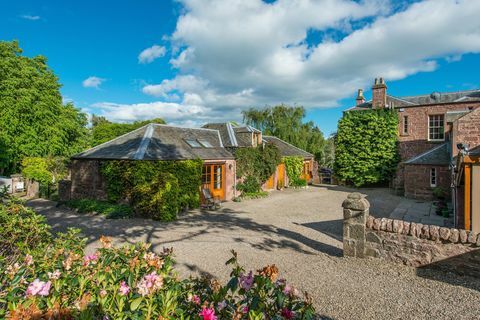 Delford ház eladó a festői Kinnaird faluban, Perthshire-ben