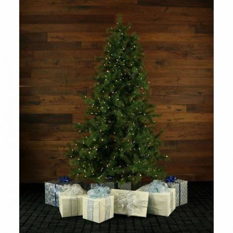 7,5 méter előre megvilágított rókafarkú fenyő karácsonyfa
